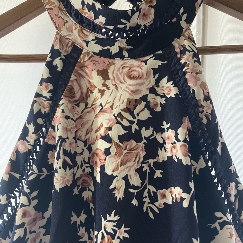 Dress - Picture 4 of 5